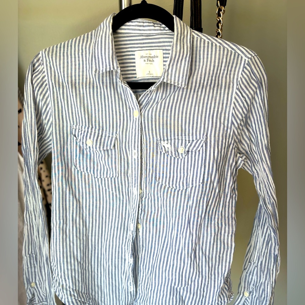 Abercrombie &Fitch long sleeve blue striped shirt size S